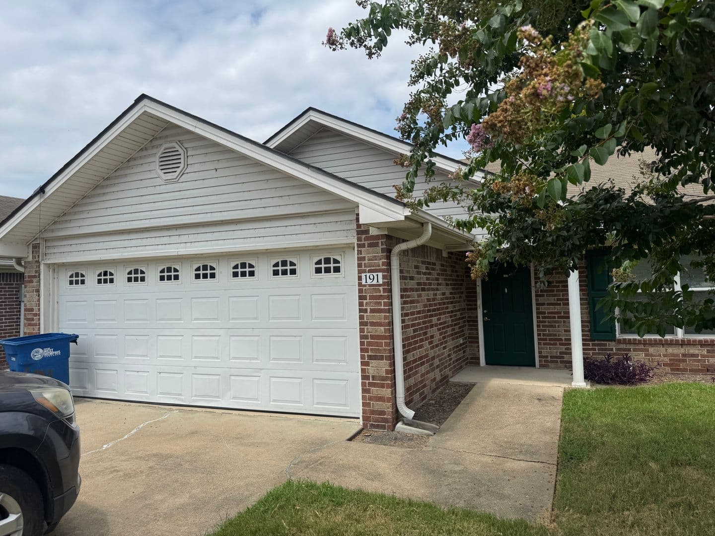 West Memphis Apartment: 195 Elizabeth Ln