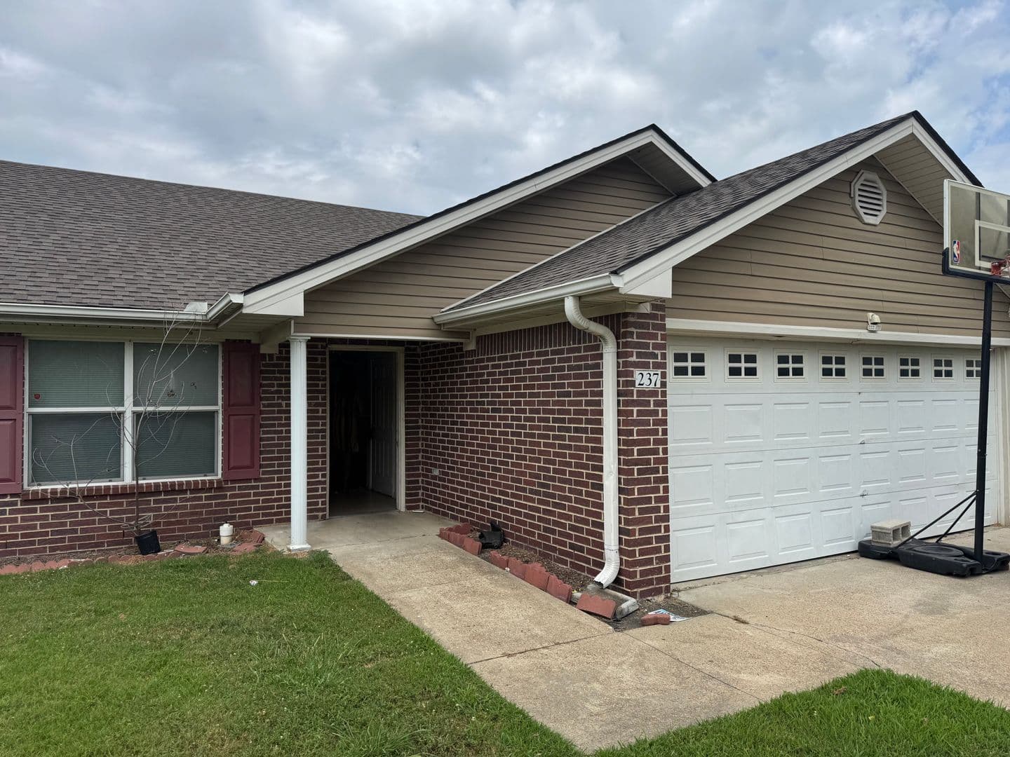 West Memphis Apartment: 195 Elizabeth Ln