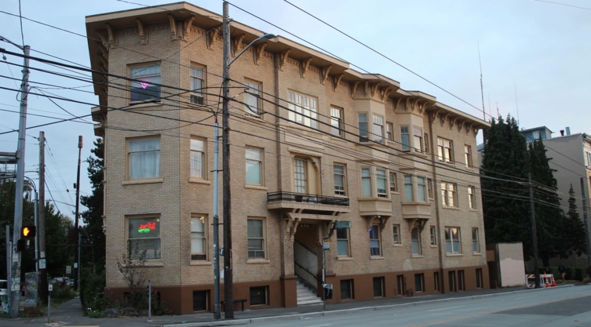 Seattle Apartment: 1625 E Madison St