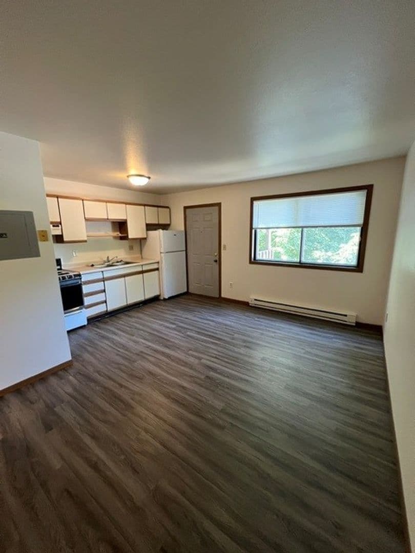 Moorhead Apartment: 1211 34th St. Cir. S.