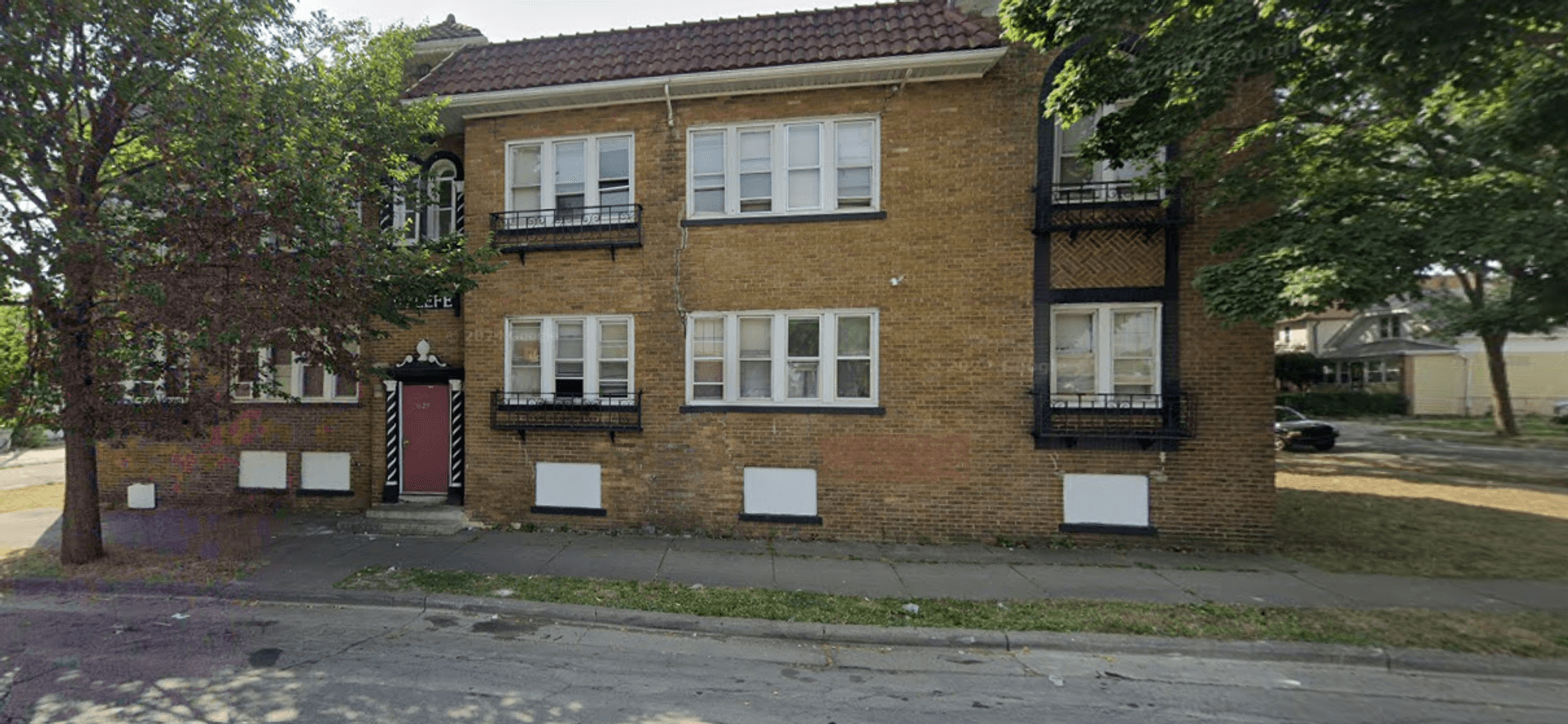 Milwaukee Apartment: 1625 W Keefe Ave