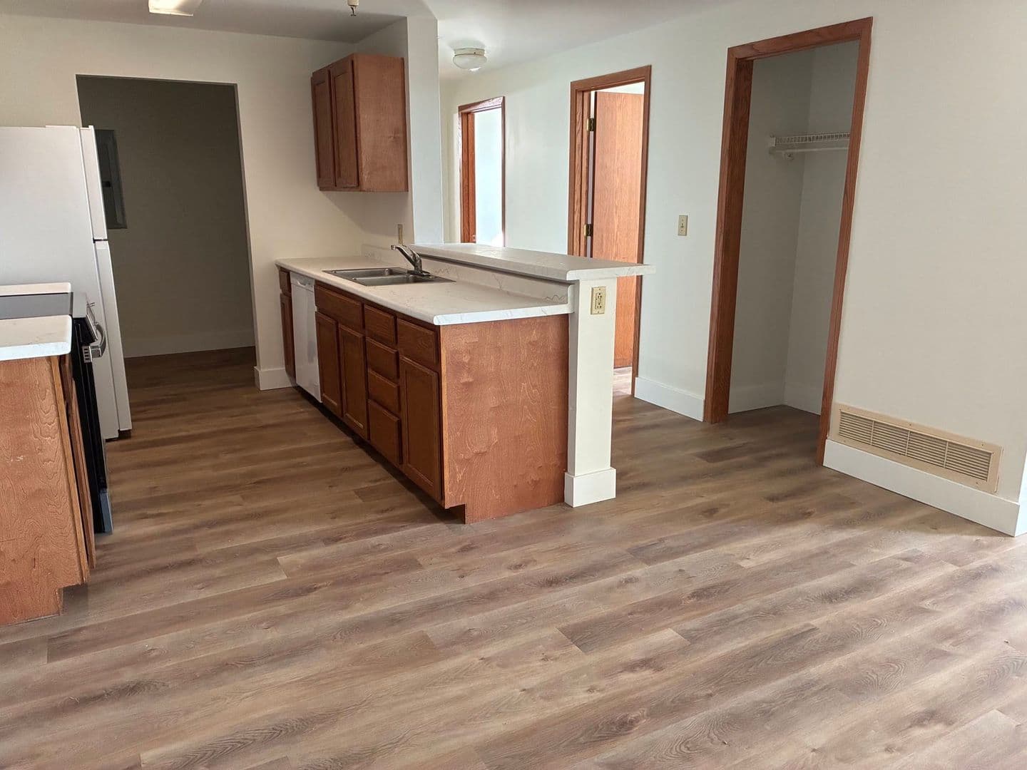 Davenport Apartment: 1212 W 3rd St