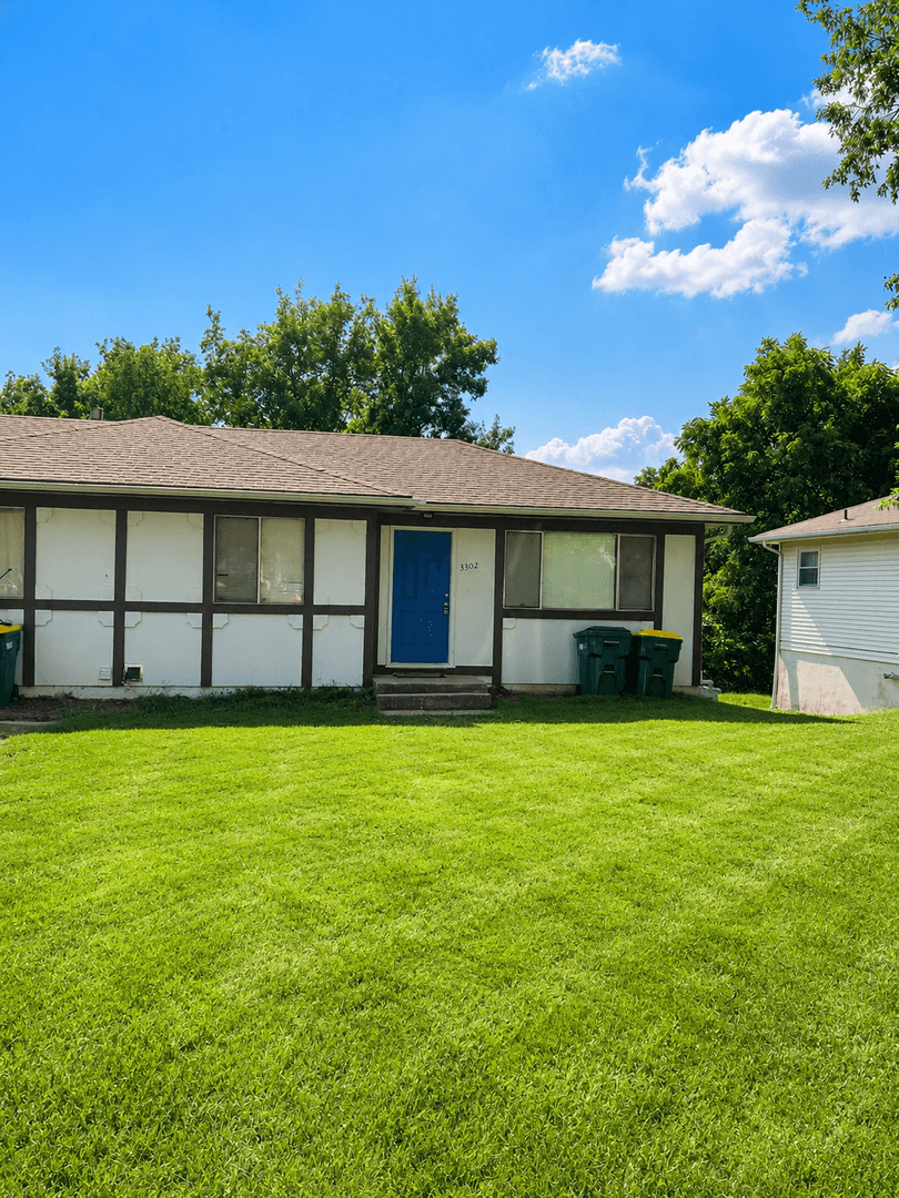 Kansas City Apartment: 3300 N 84th Place