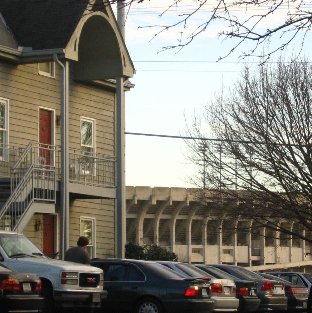 Auburn Condo: Courtyard Condos