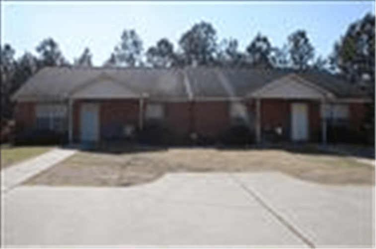 Auburn House: 534B East University Drive