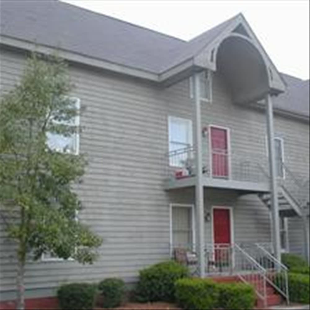 Auburn Condo: Courtyard Condos
