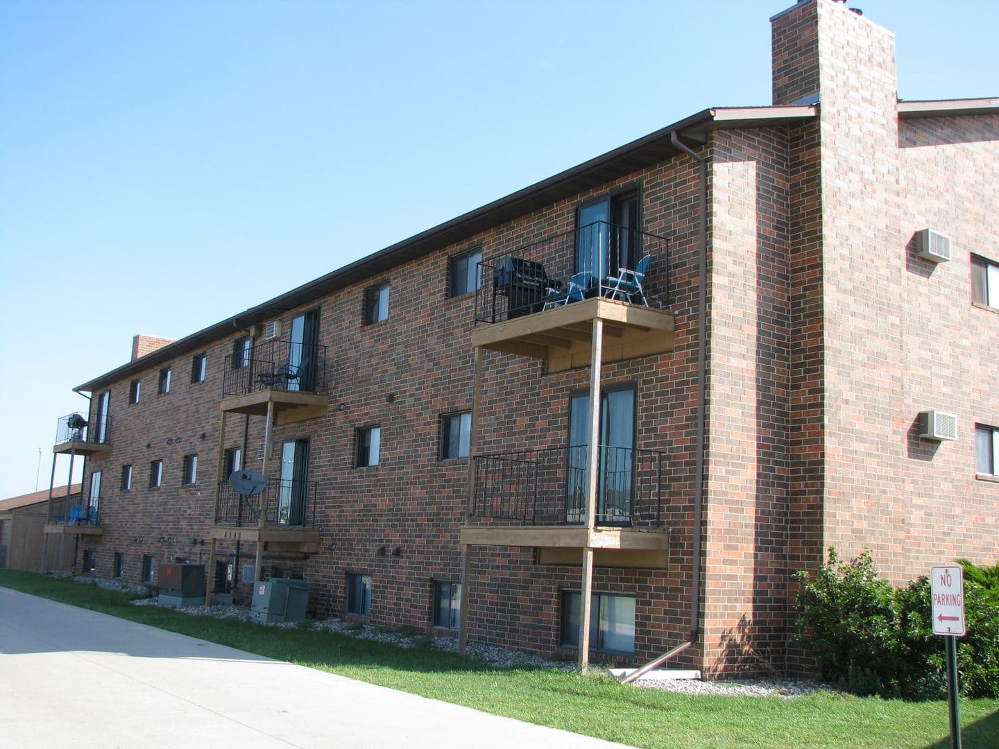 Fargo Apartment: 1727 42nd Street South
