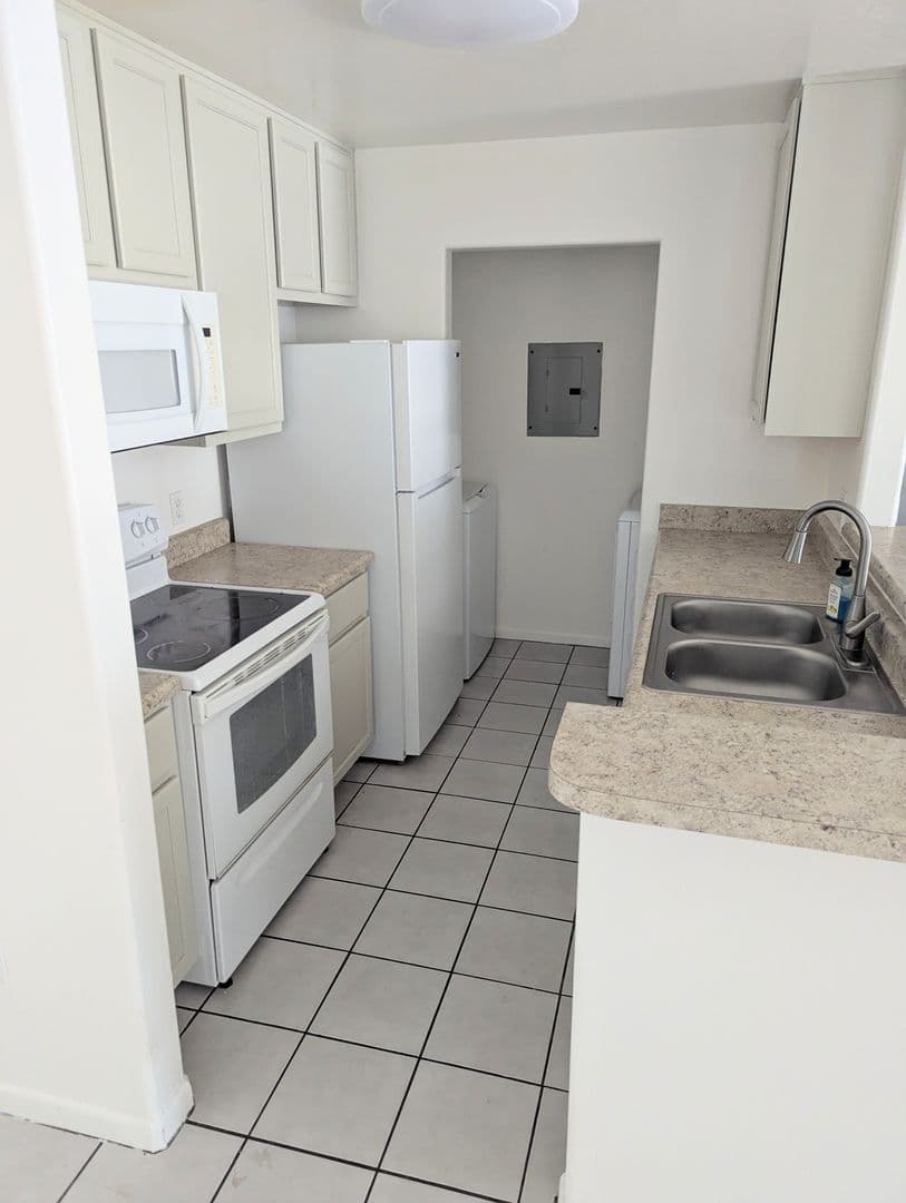 Sierra Vista Apartment: 270-272 W Tacoma St