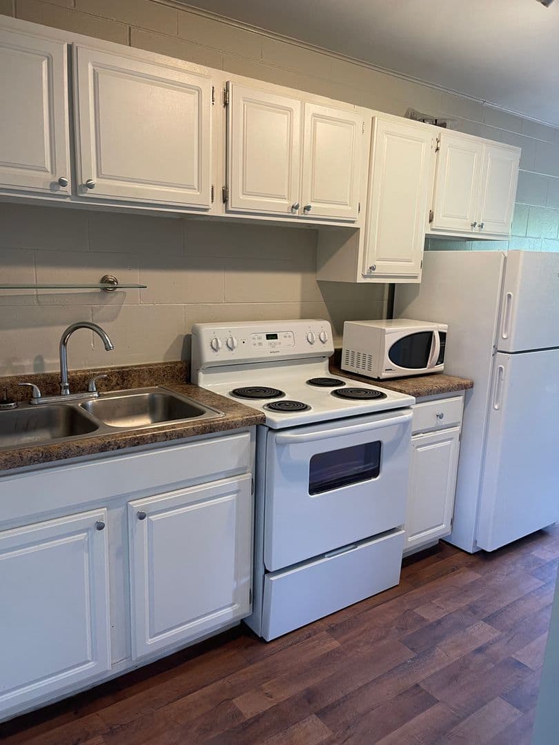 Hoffman Estates Apartment: 985 Grand Canyon Parkway