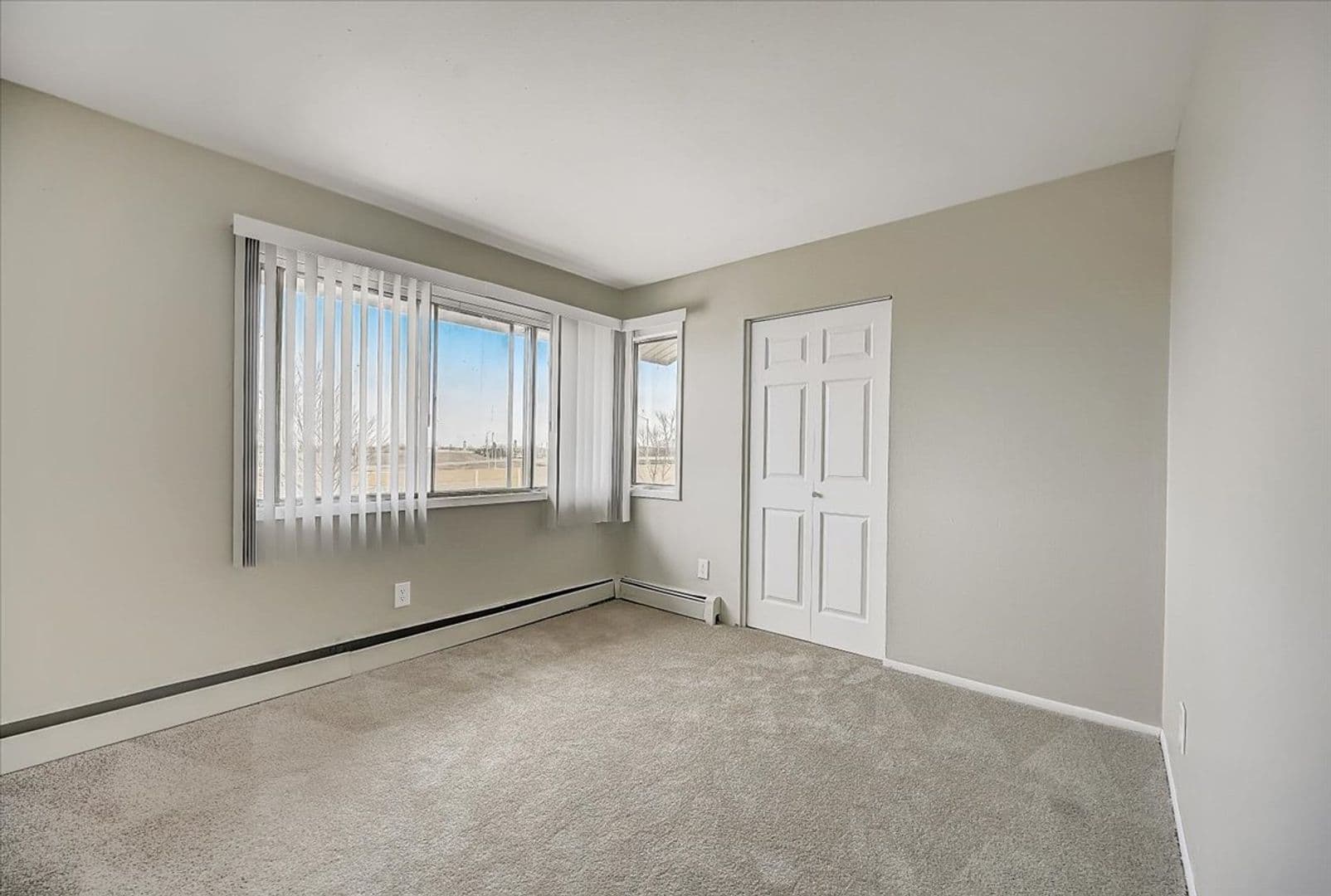 Milwaukee Apartment: 4602 S 20th Street #1