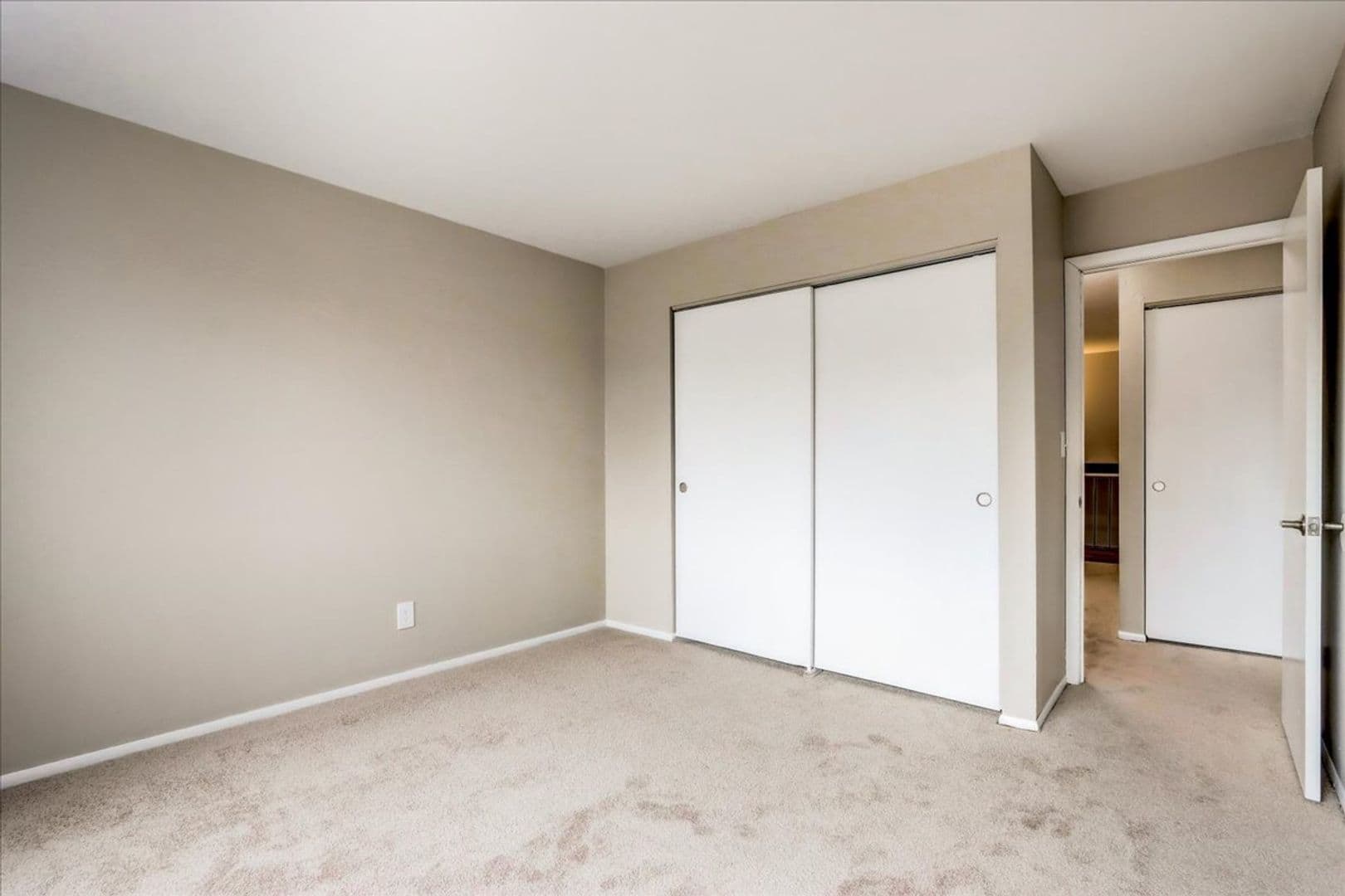 Milwaukee Apartment: 4602 S 20th Street #1