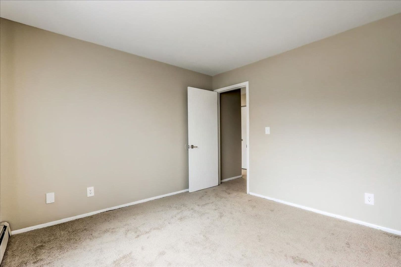 Milwaukee Apartment: 4602 S 20th Street #1