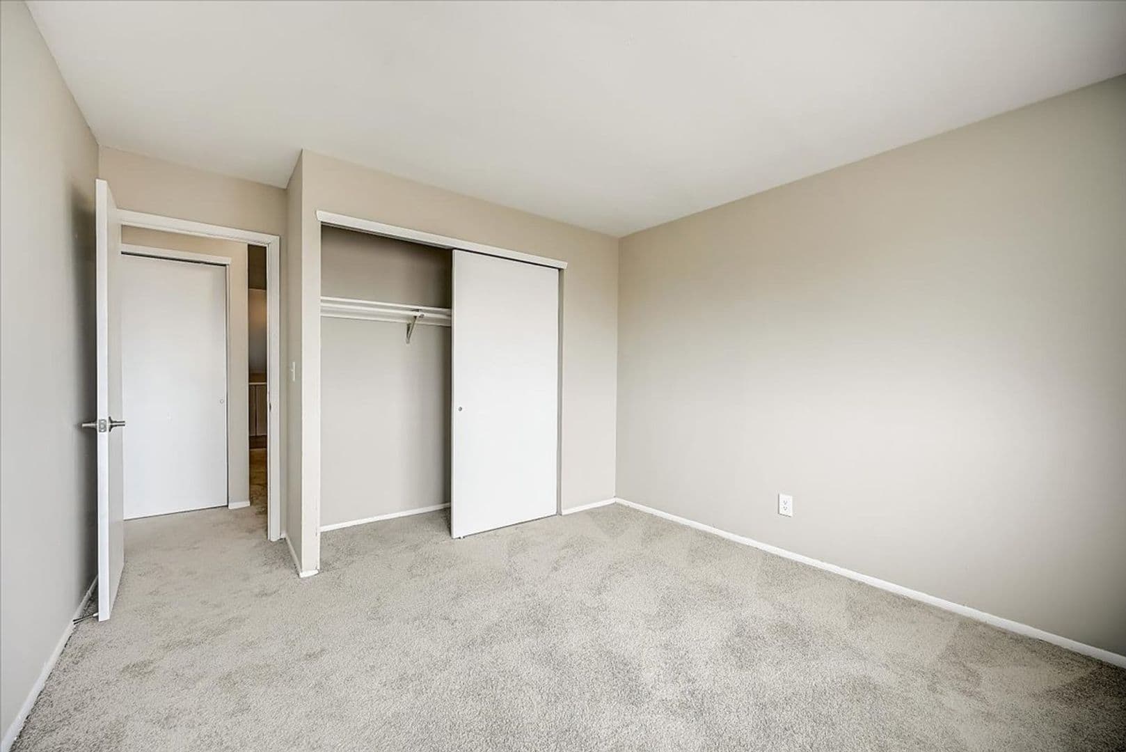 Milwaukee Apartment: 4602 S 20th Street #1