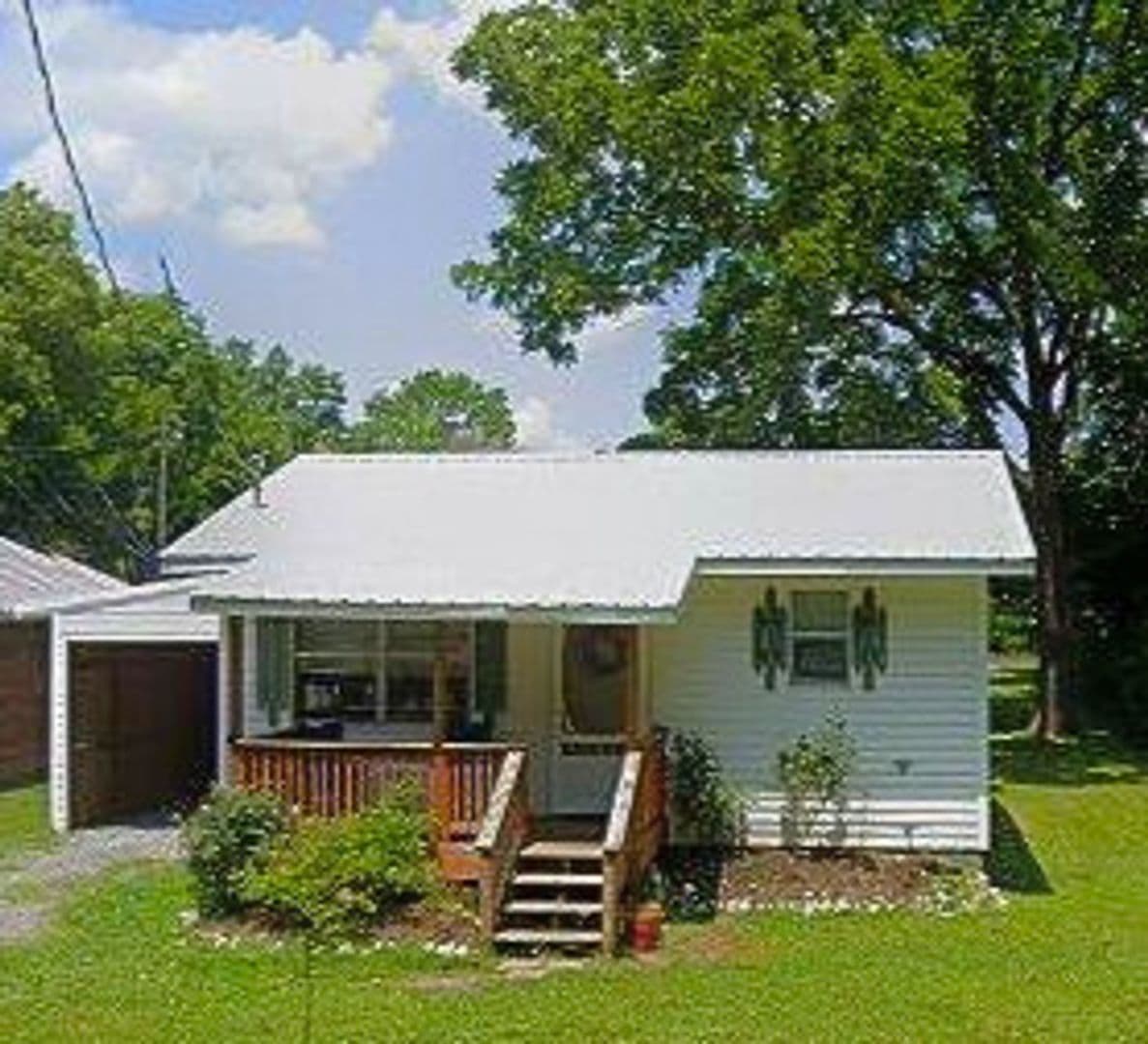 Cleveland House: 1280 Aurora Ave SE
