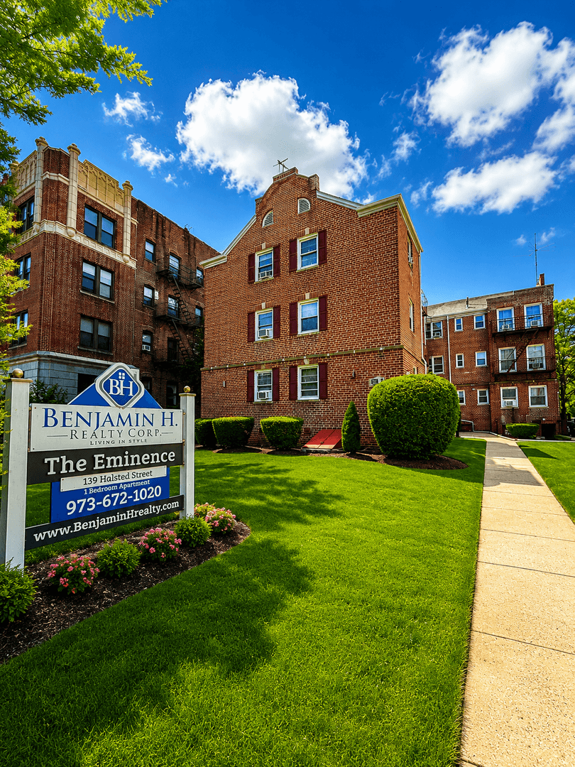 East Orange Apartment: 139 Halsted Street