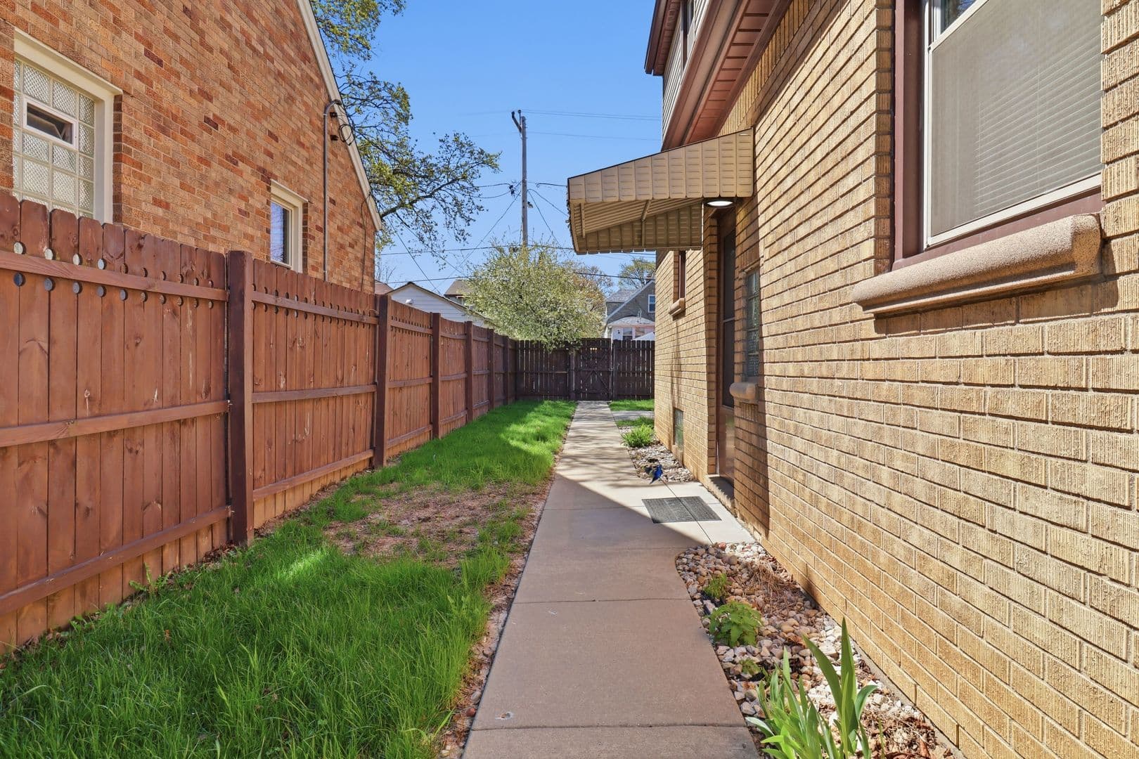 Milwaukee Apartment: S 39th St
