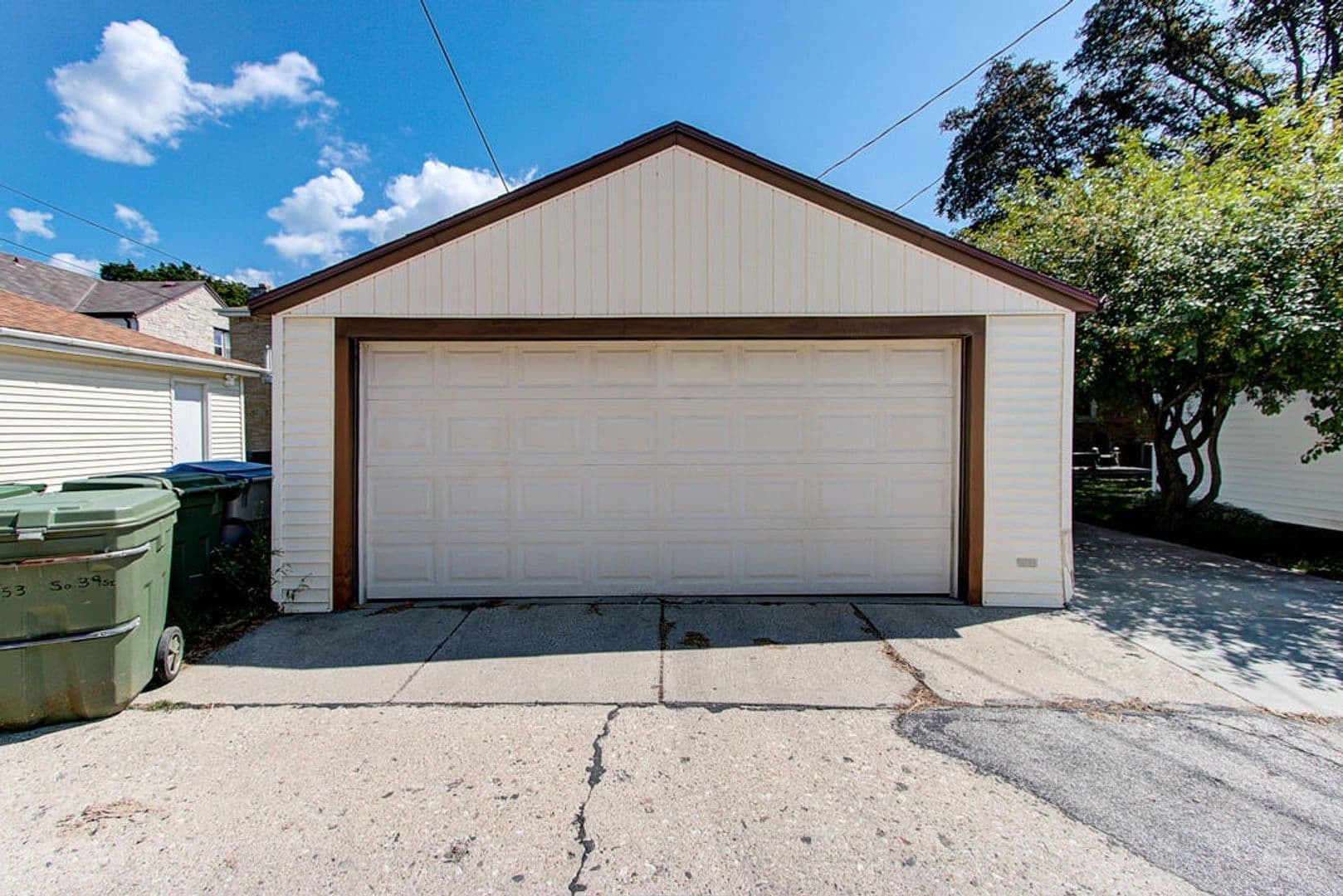 Milwaukee Apartment: S 39th St