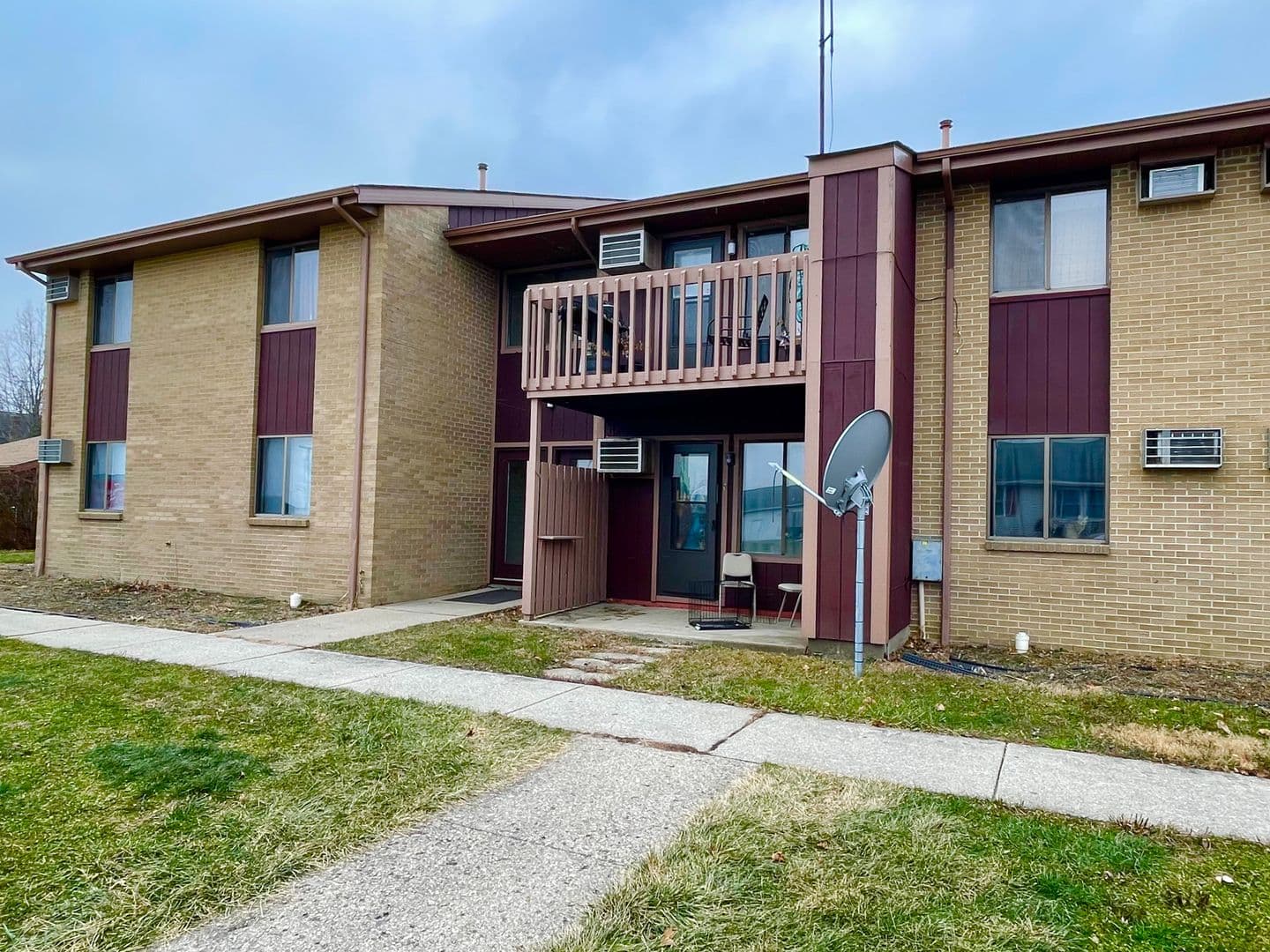 Boswell Apartment: 308 S Dana Street