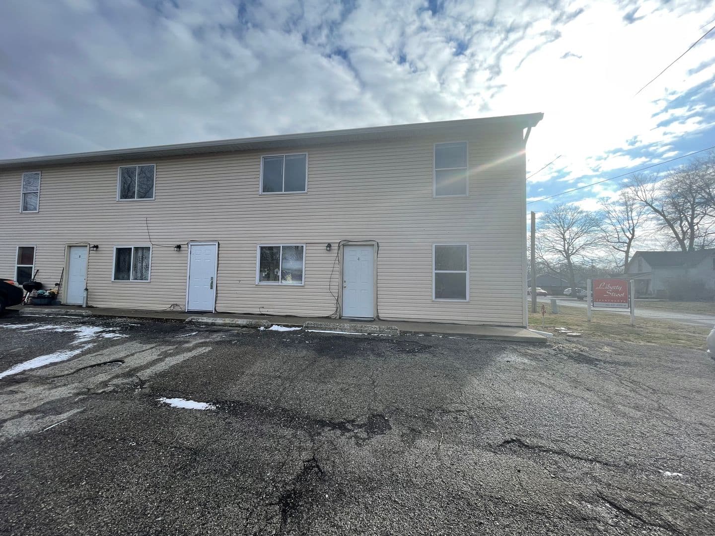 Veedersburg Apartment: 209 Liberty St