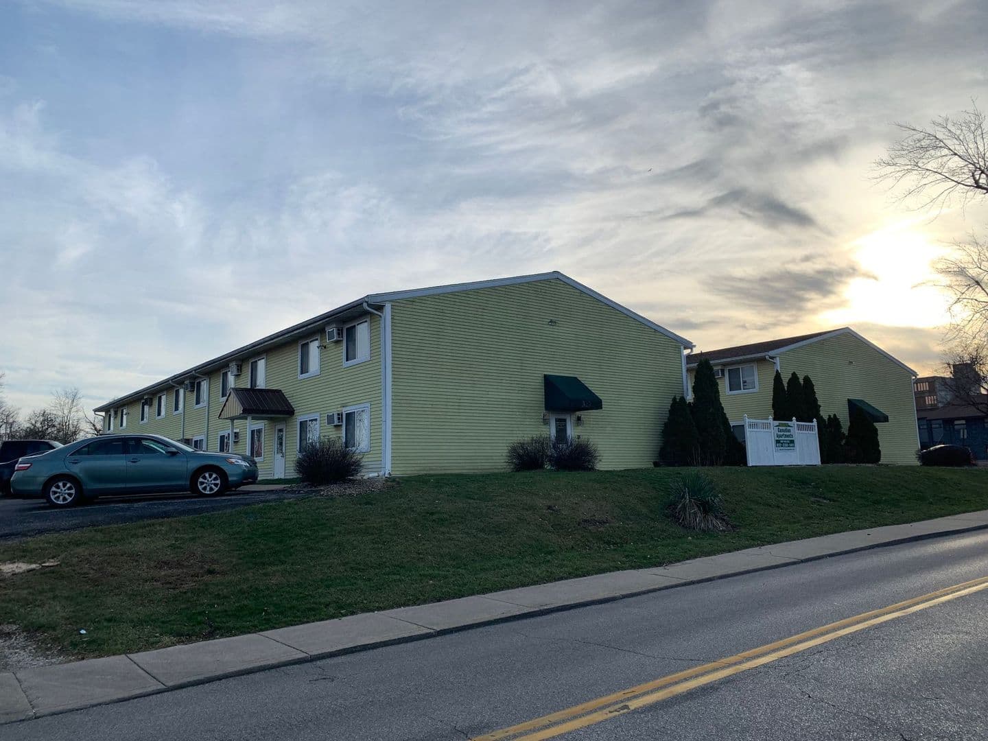 Bloomington Apartment: 329 W 1st St