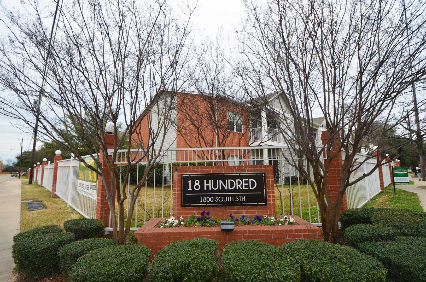 Waco Apartment: 1800 S 5th St