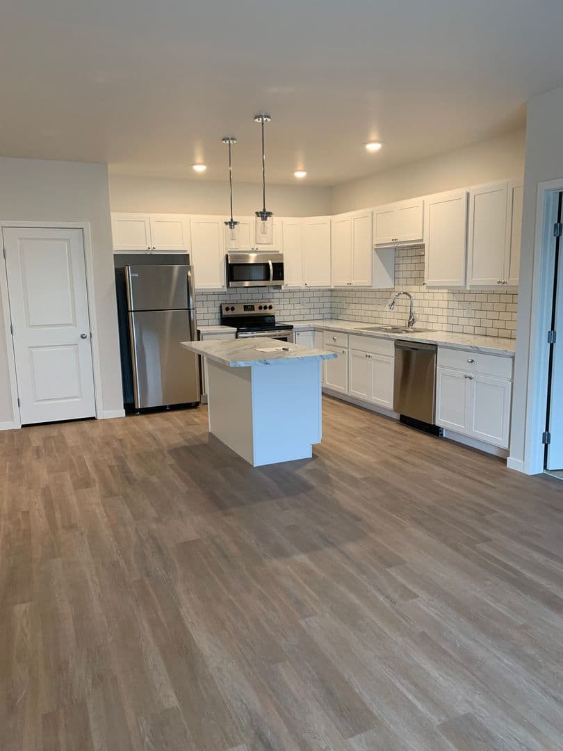 Mandan Apartment: 1627 31st St. NW