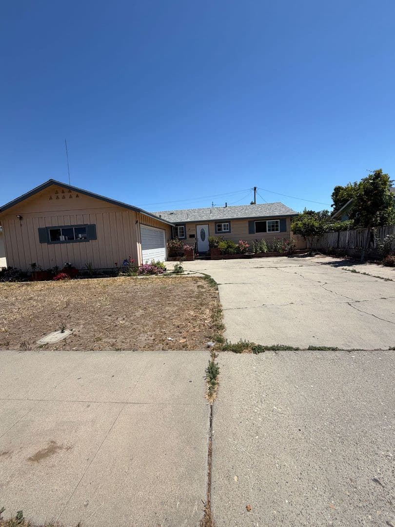 Santa Maria House: 1338 Ronald Place