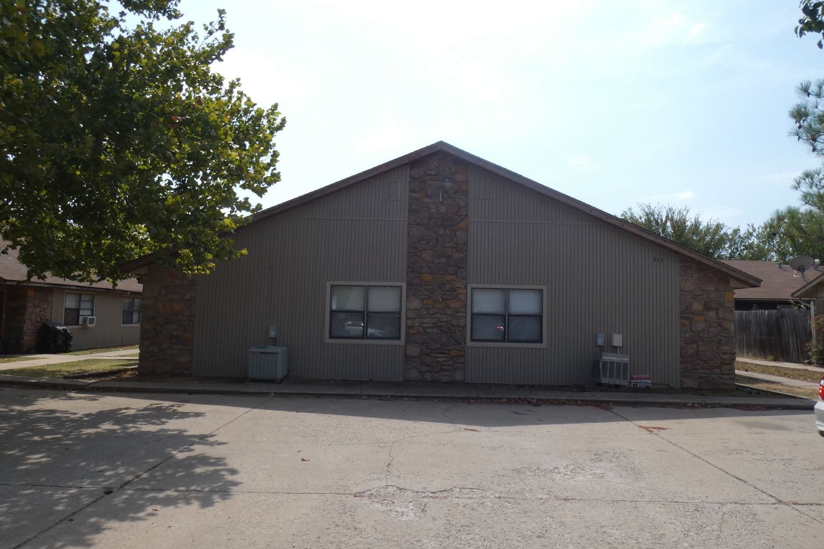 Lawton House: 911 NE Tortoise Apt. A