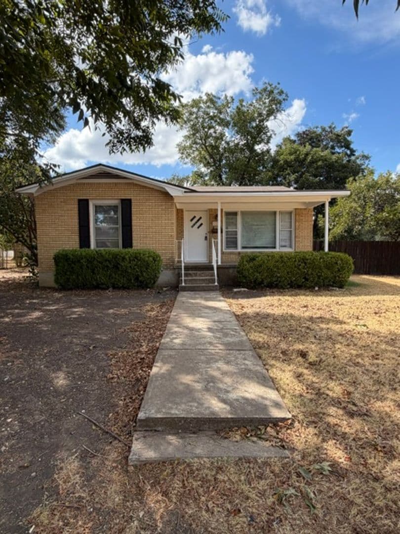 Waco House: 2424 Glendale