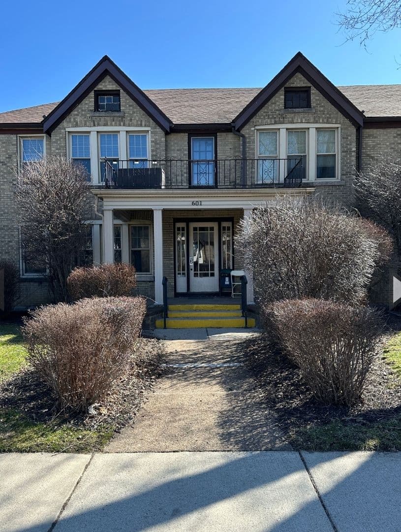 Buffalo Apartment: 601 Colvin Ave
