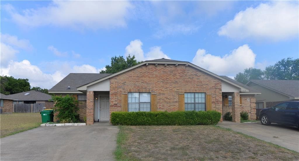 Glenn Heights House: 1719 Dynasty Dr