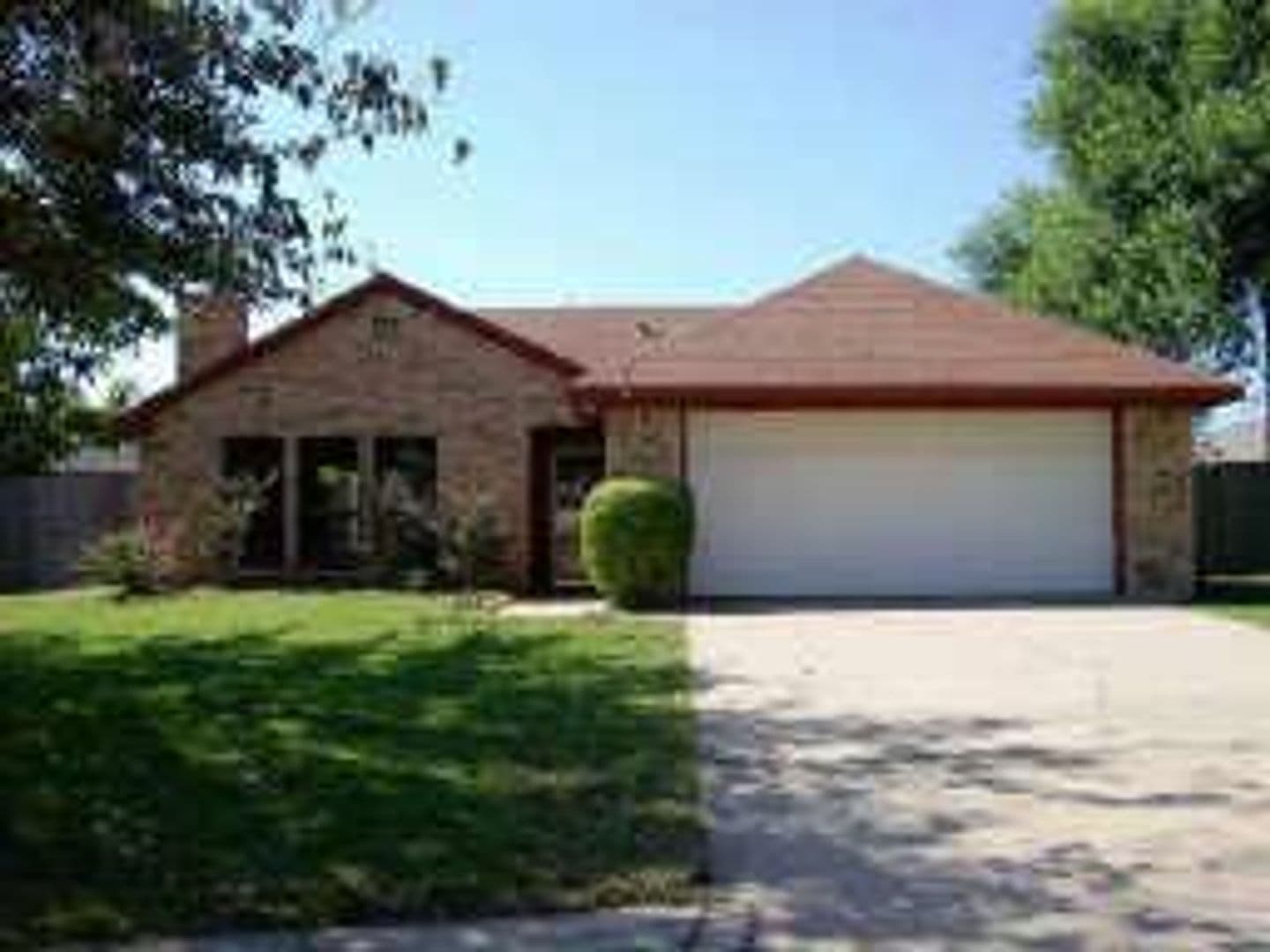 Desoto House: 504 W Jay Court