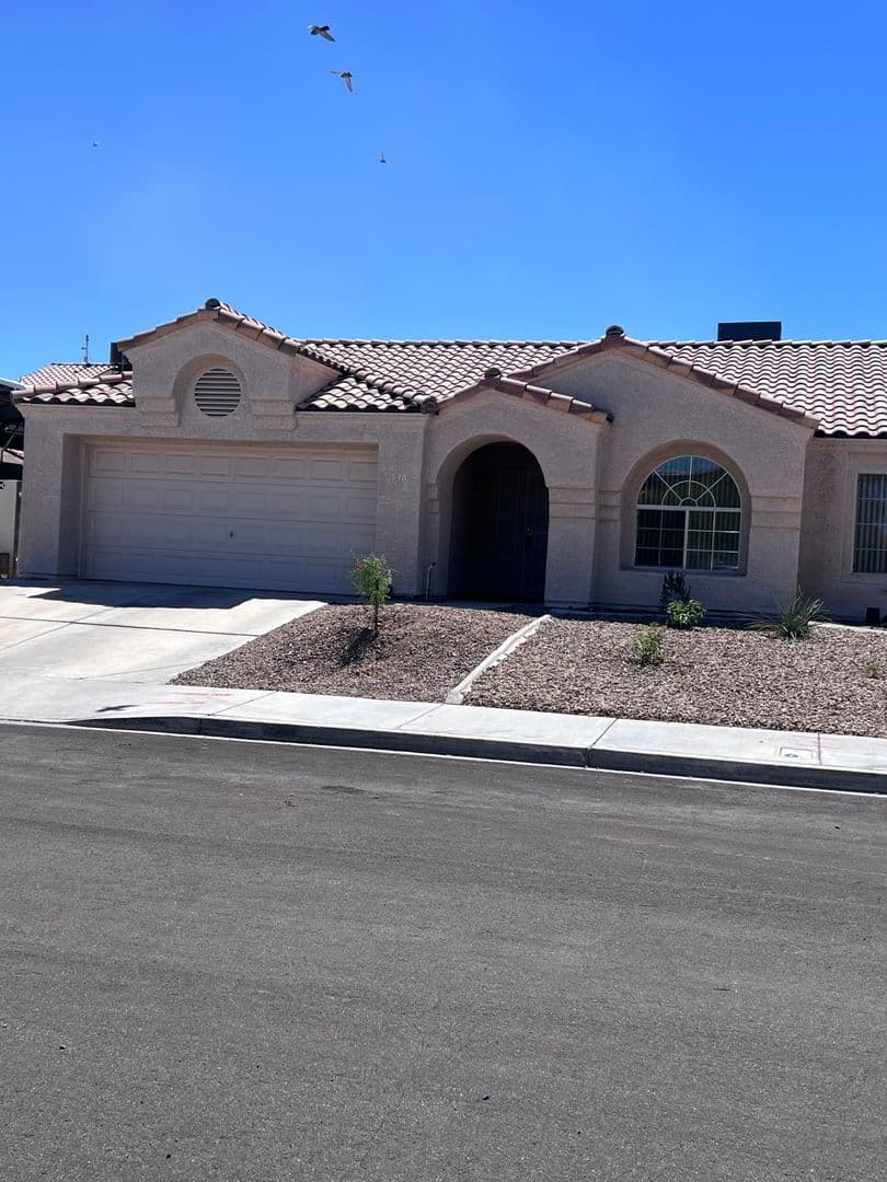 Henderson House: 930 Stetson Dr.