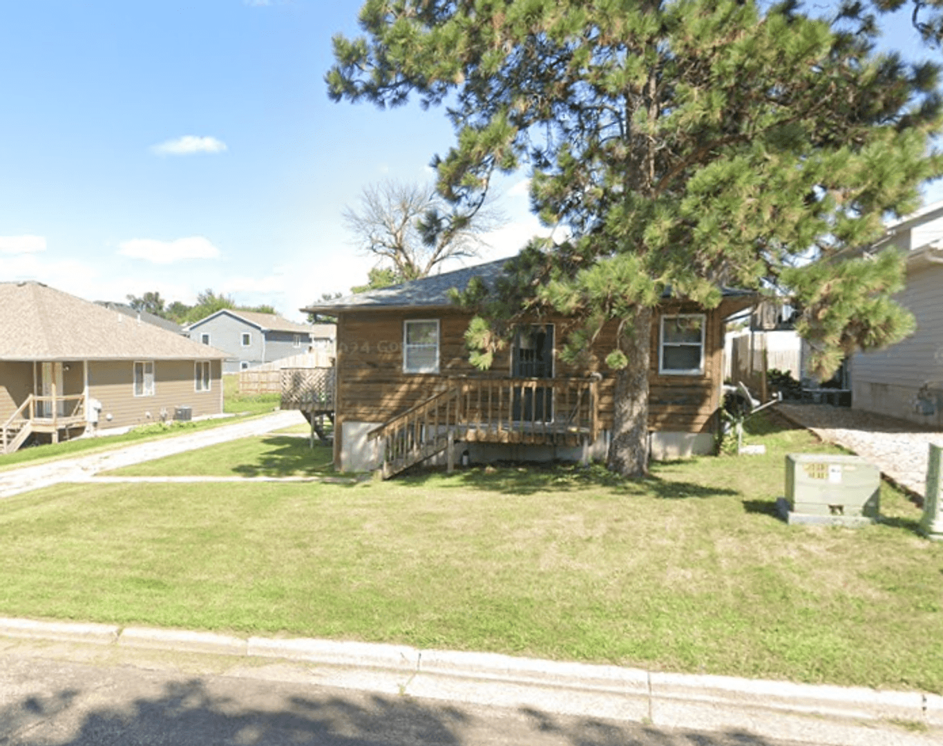 Sioux Falls Apartment: 708 N Harrington Ave