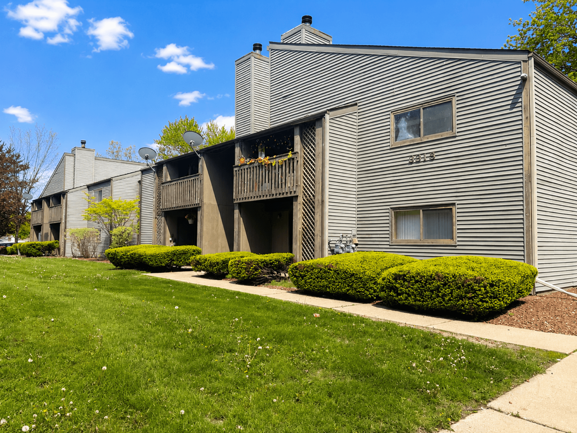 Lansing Apartment: 3335 Joni's Circle
