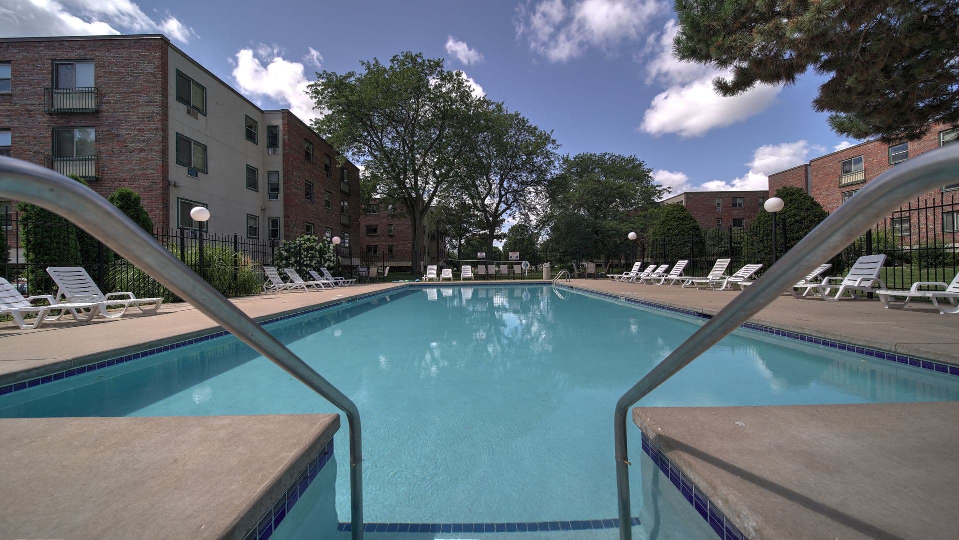 Madison Apartment: Parkview Apartments