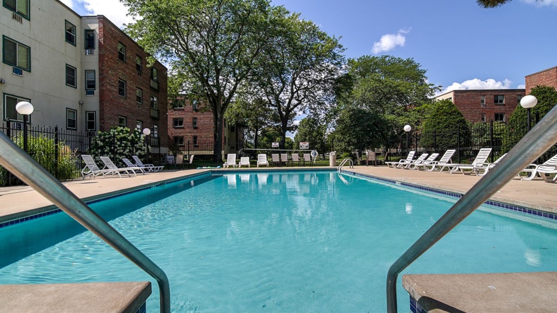 Madison Apartment: Parkview Apartments