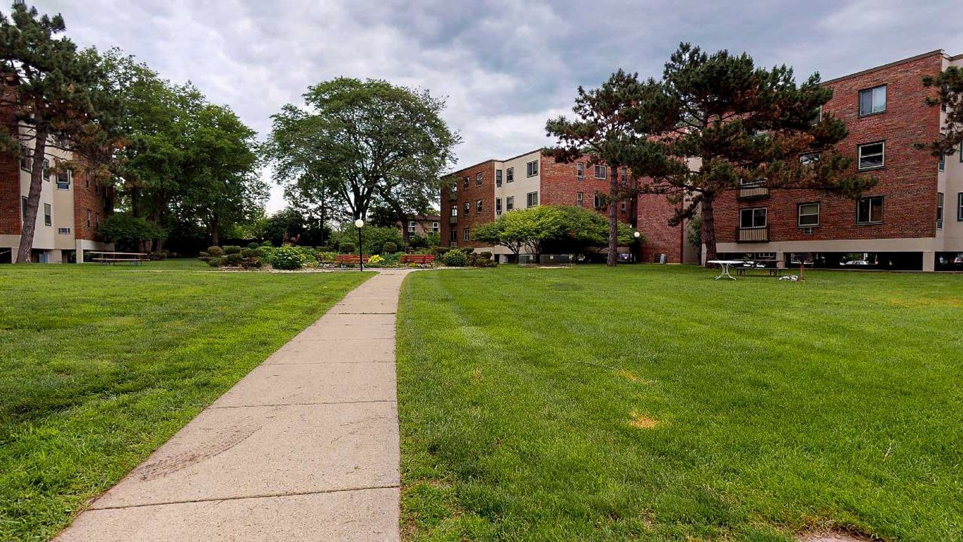 Madison Apartment: Parkview Apartments