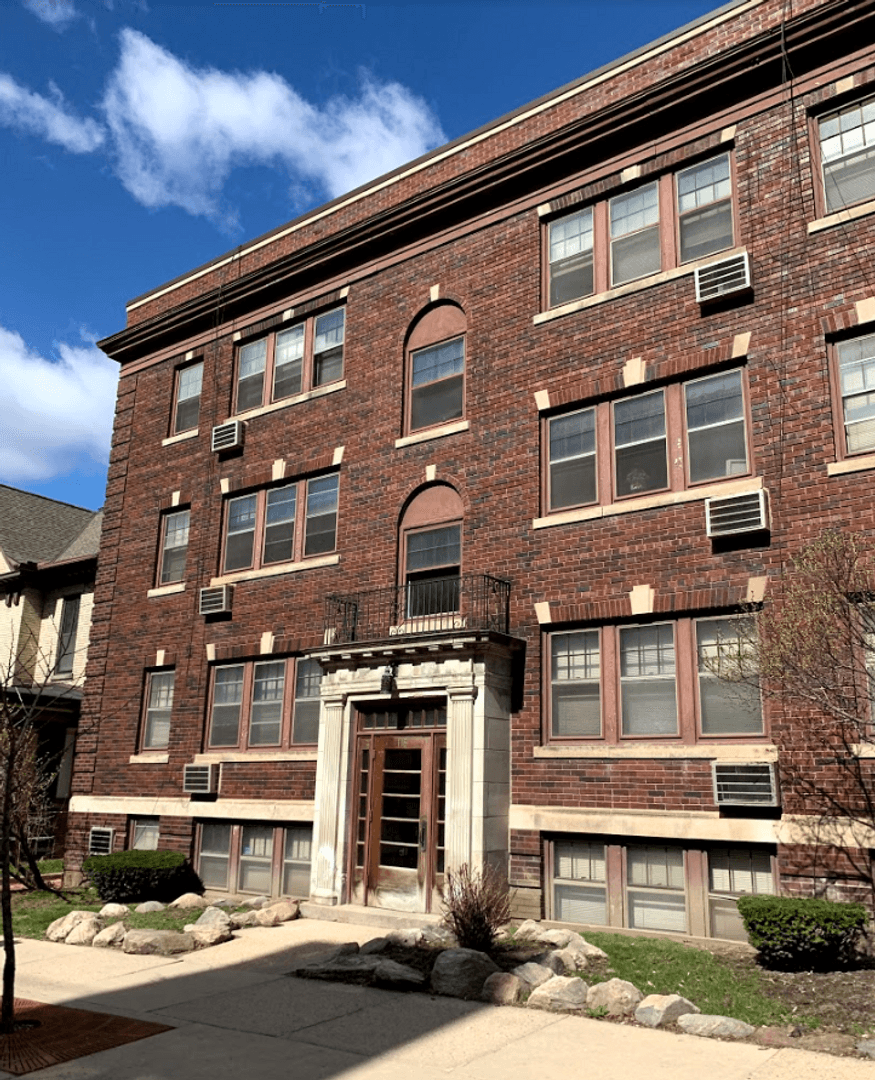 Madison Apartment: 118 W. Johnson St.