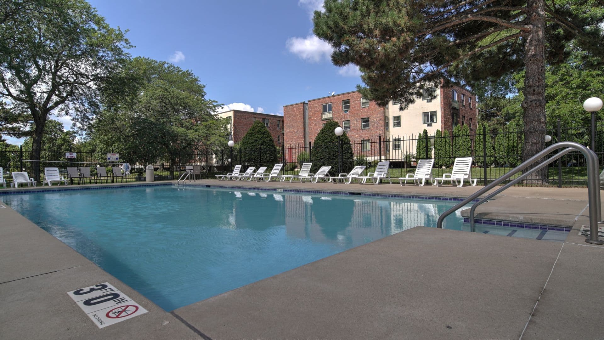 Madison Apartment: Parkview Apartments