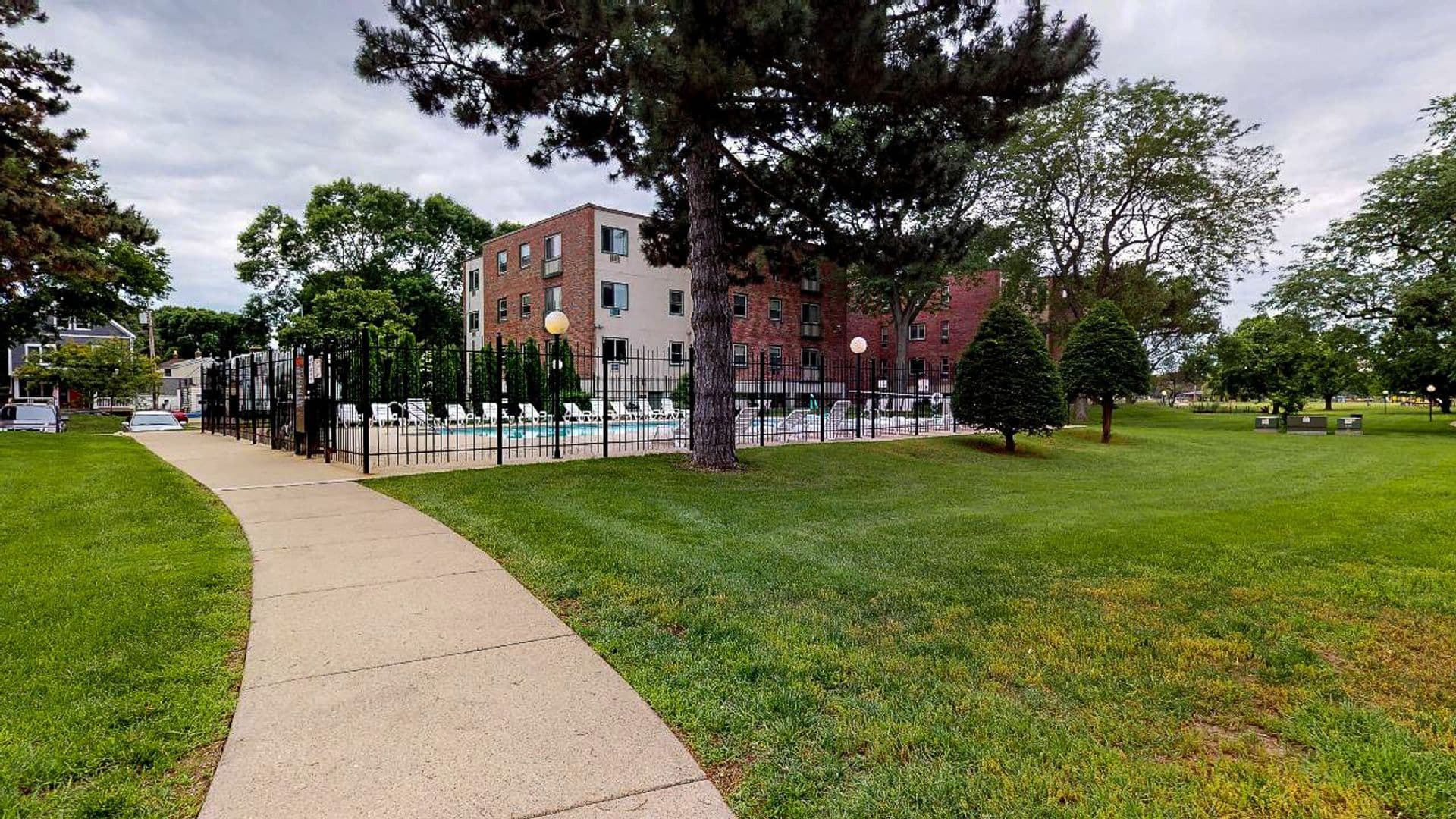 Madison Apartment: Parkview Apartments