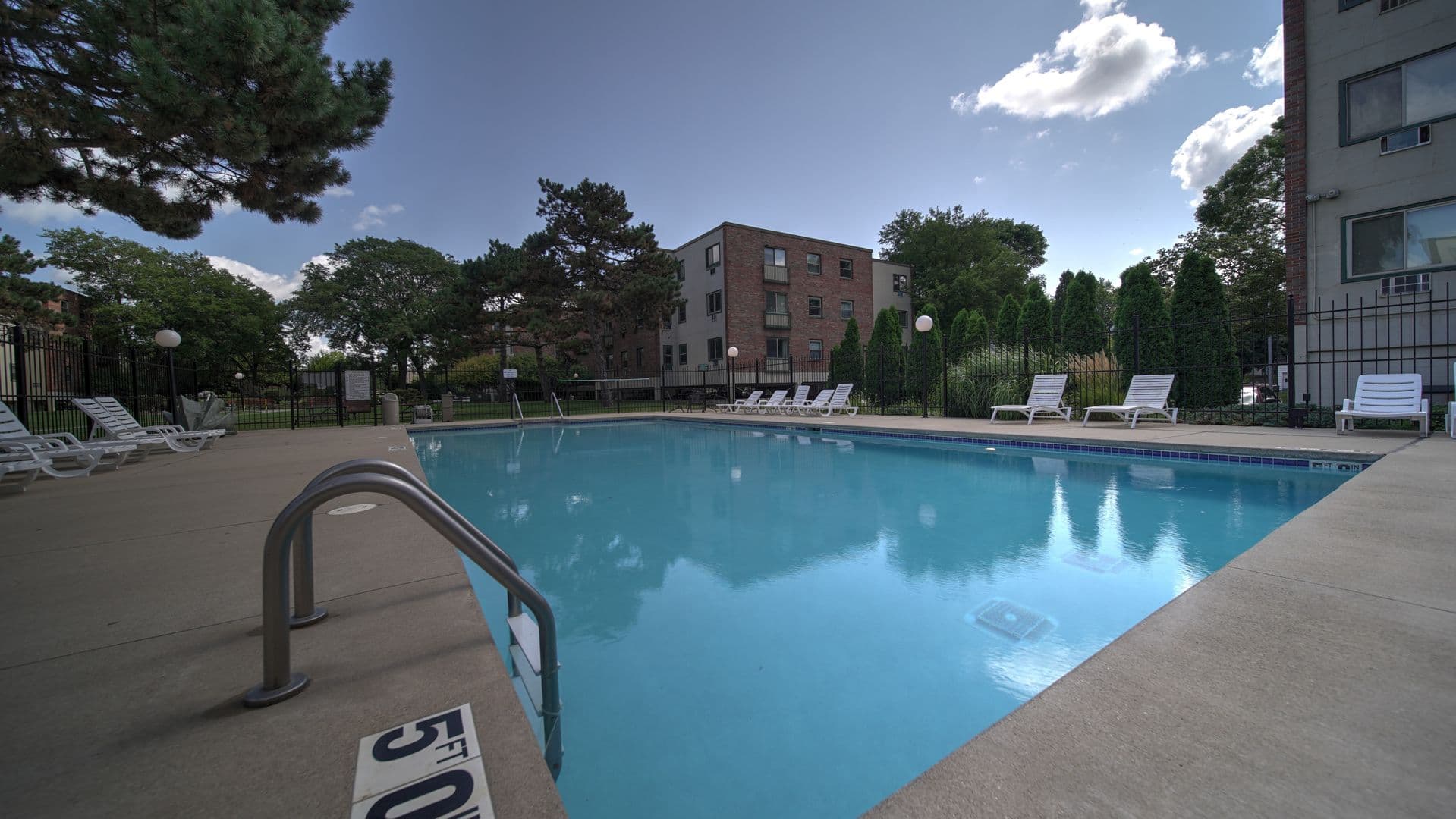 Madison Apartment: Parkview Apartments