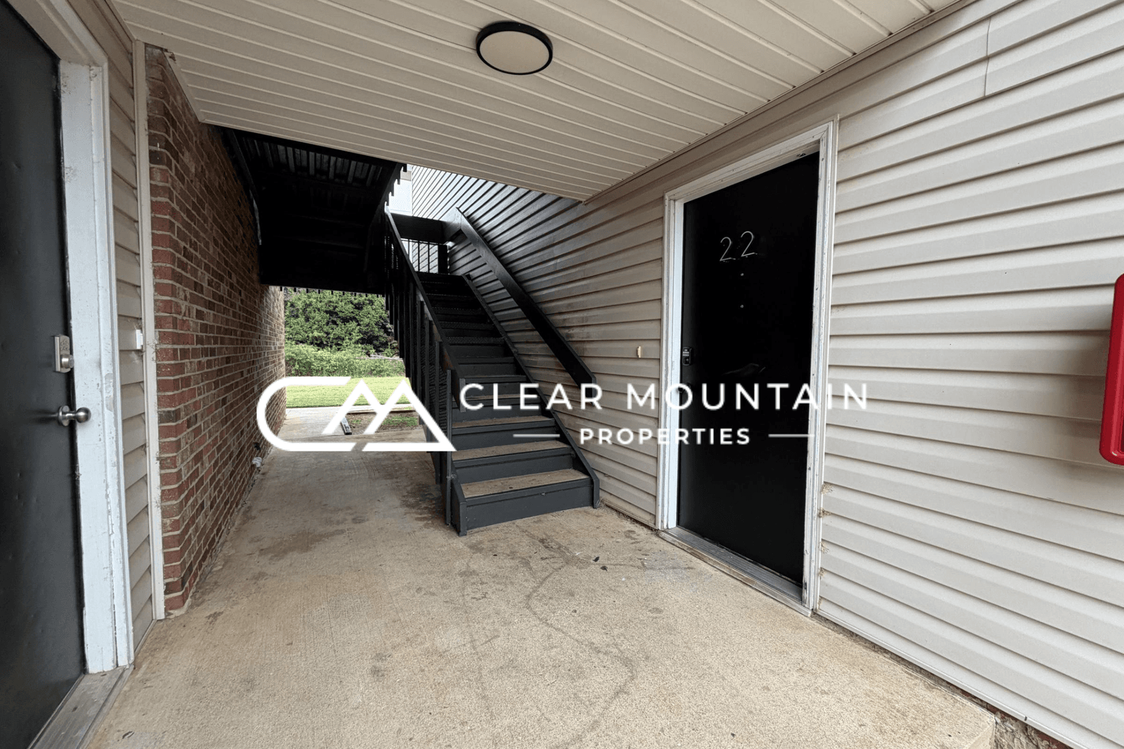 Greer Apartment: 1102 W Poinsett St