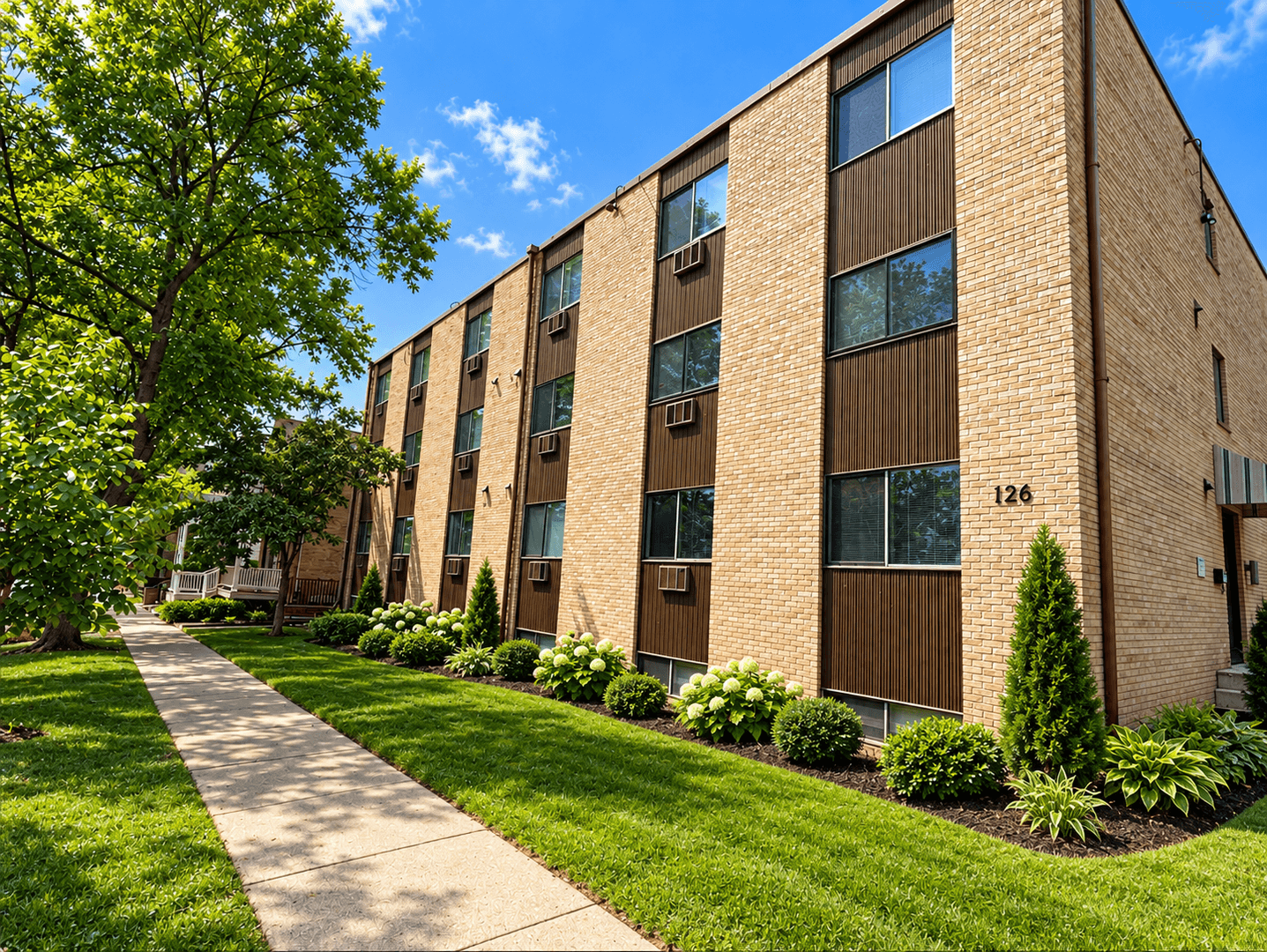 Madison Apartment: 126 S Franklin St
