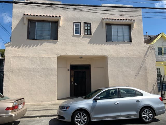 Oakland Apartment: 5416 Foothill Blvd