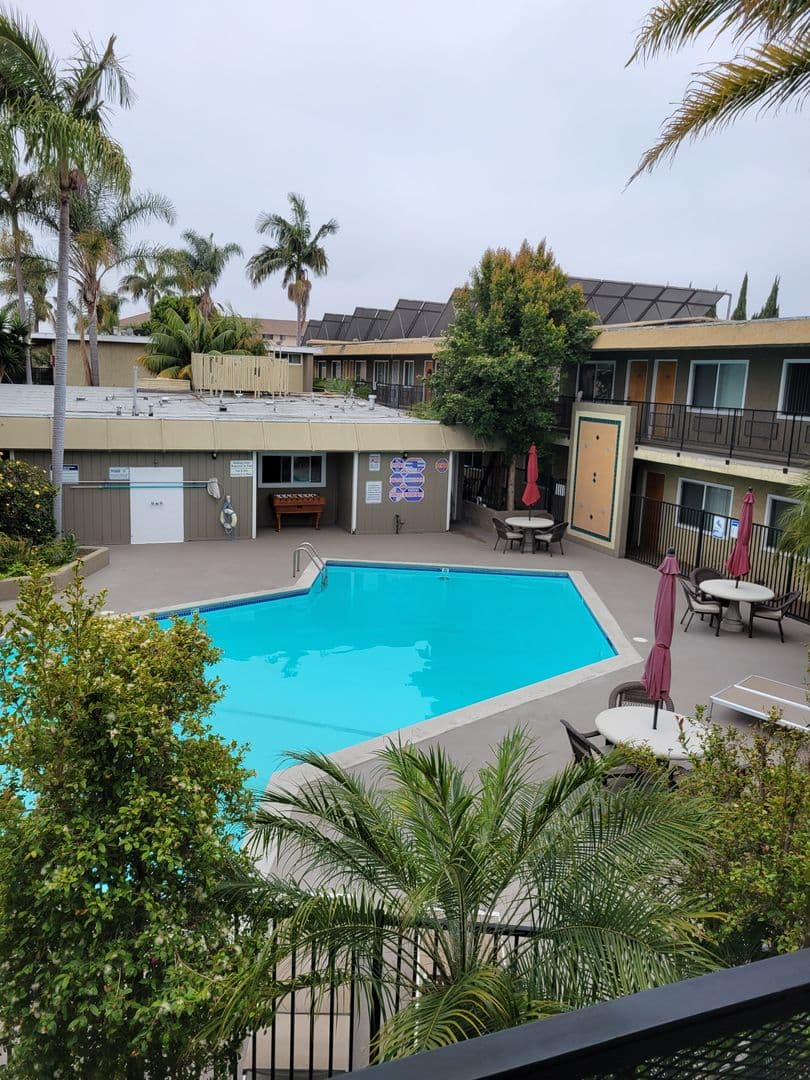 Hawthorne Apartment: 3734 W. El Segundo Blvd