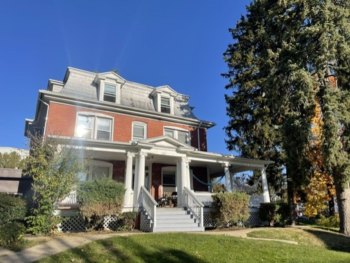State College Apartment: 701 West College Avenue