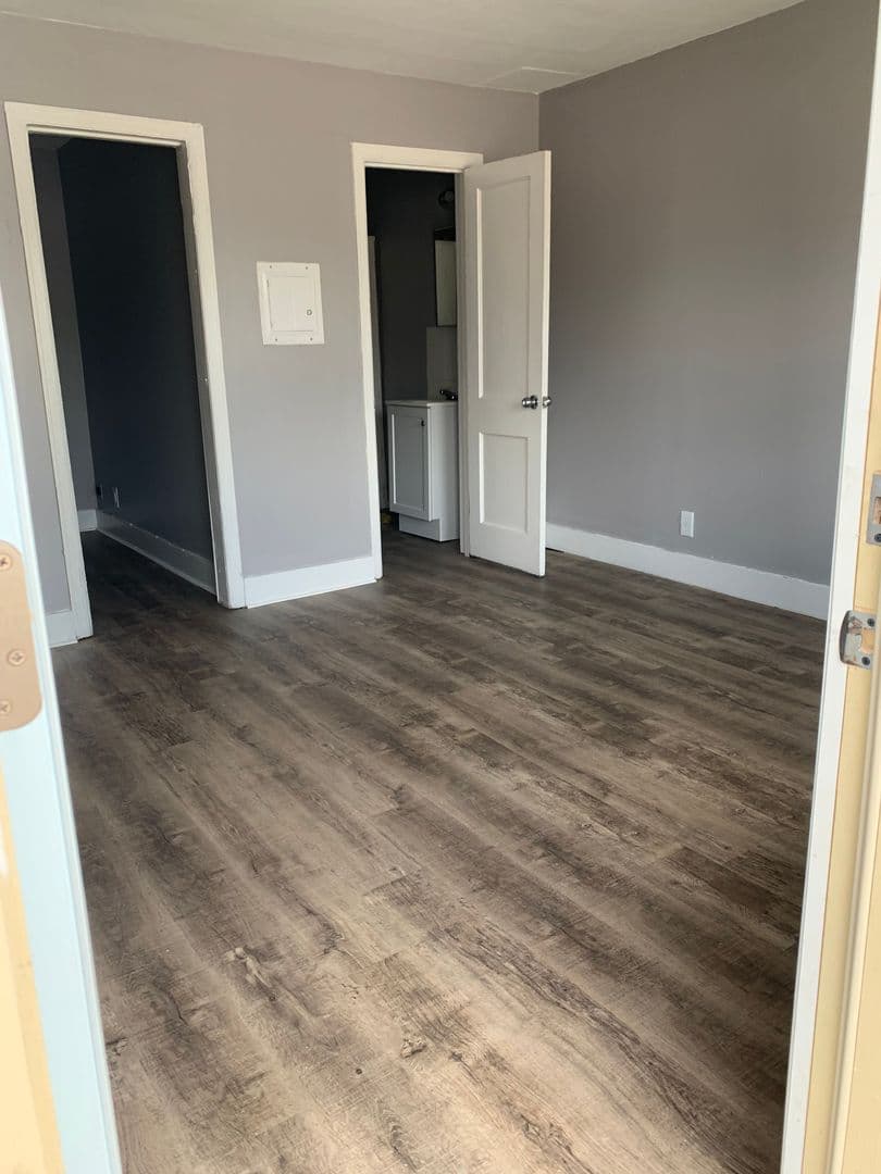 Lafayette Apartment: 1502 Schuyler Avenue