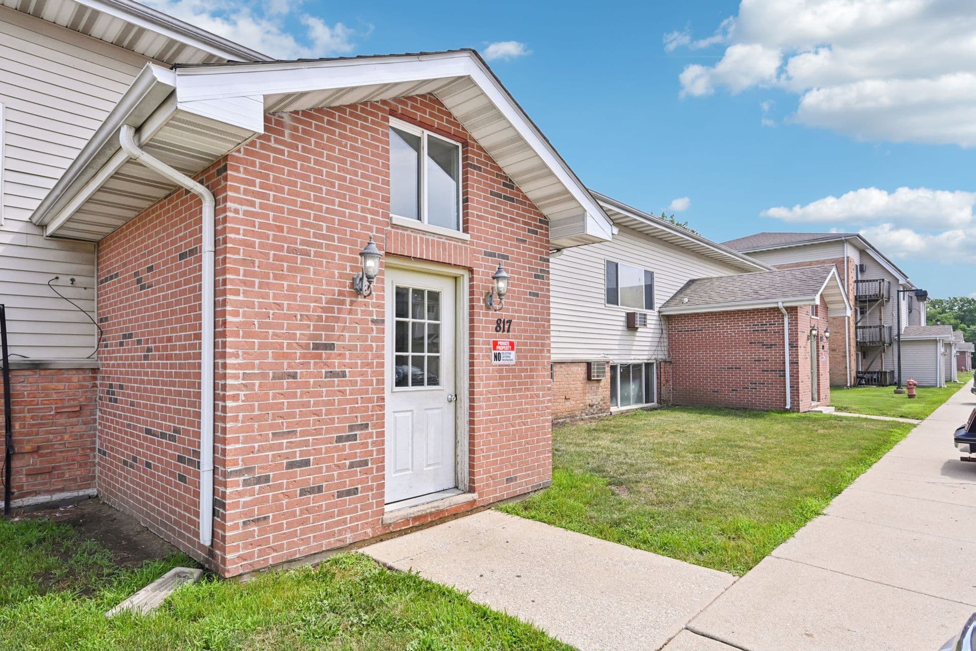Montgomery Apartment: 800-834 Victoria Dr