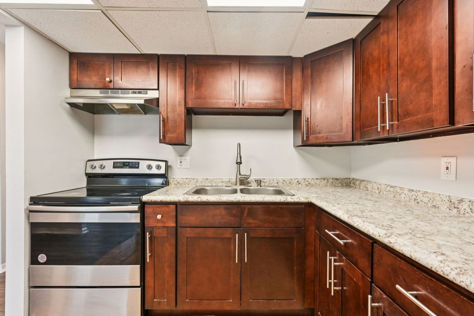 Montgomery Apartment: 800-834 Victoria Dr